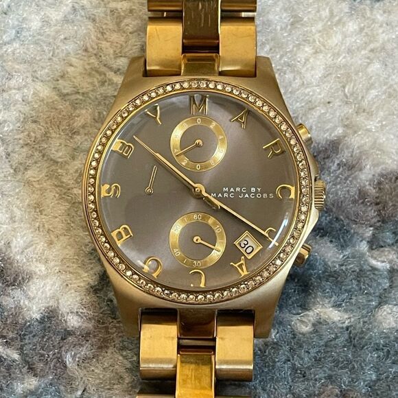 Marc by Marc Jacobs Gold Bracelet Watch with Crystal detailing and grey face - Picture 5 of 5
